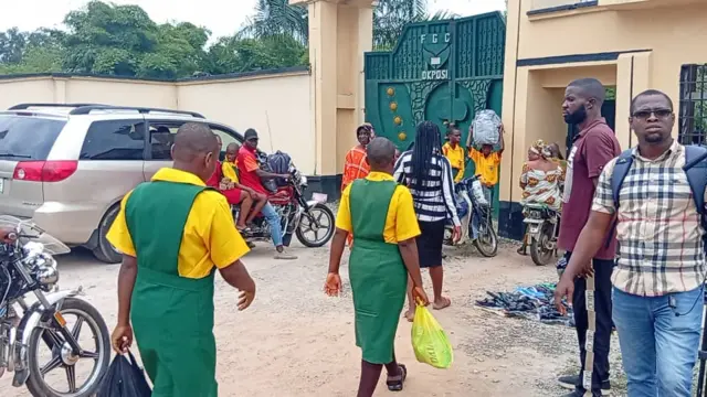 ụmụakwụkwọ Federal Government College Okposi ka ha n'alọta maka imalite akwụkwọ