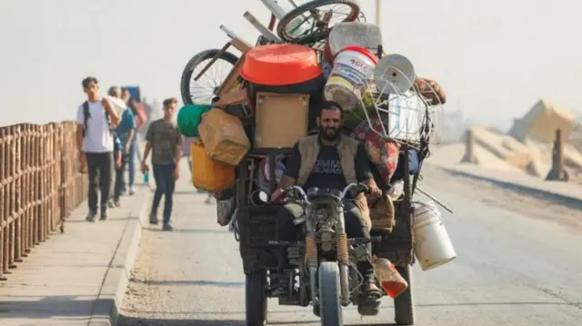 ইসরায়েলের হামলার পর পালাচ্ছেন গাজা শহরের বাসিন্দারা