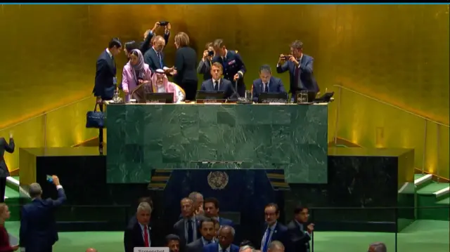 این کنفرانس مهم در حالی برگزار میشود که انتظار میرود فرانسه نیز کشور فلسطین را به رسمیت بشناسد