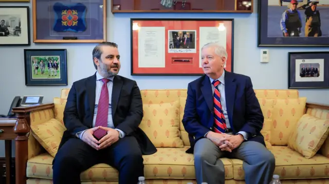 اسعد شیبانی وزیر خارجه سوریه در کنار لینزی گراهام سناتور جمهوری خواه نزدیک به دونالد ترامپ