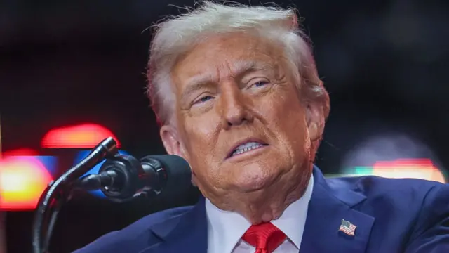 डोनाल्ड ट्रंप