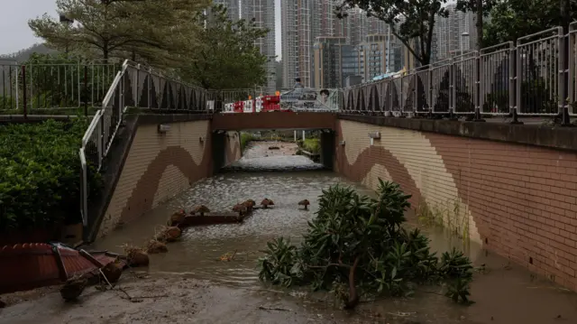 香港將軍澳一處單車徑隧道被海水淹浸（24/9/2025）