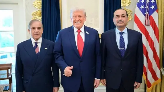 पाकिस्तानी प्रधानमंत्री शहबाज़ शरीफ़ और राष्ट्रपति ट्रंप