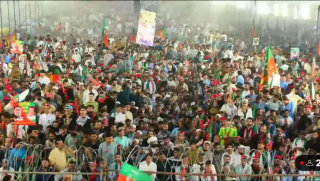 پشاور میں منعقد پی ٹی آئی جلسہ