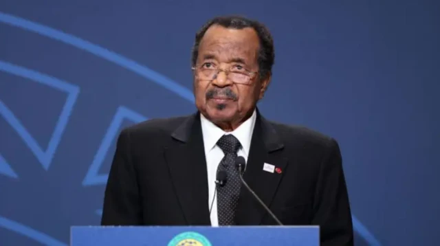 Onyeisiala mba Kameroon bụ Paul Biya dị afọ iri itoolu na abụọ ma na-azọ ịlọghachịazụ n'ọkwa Onyeisiala.