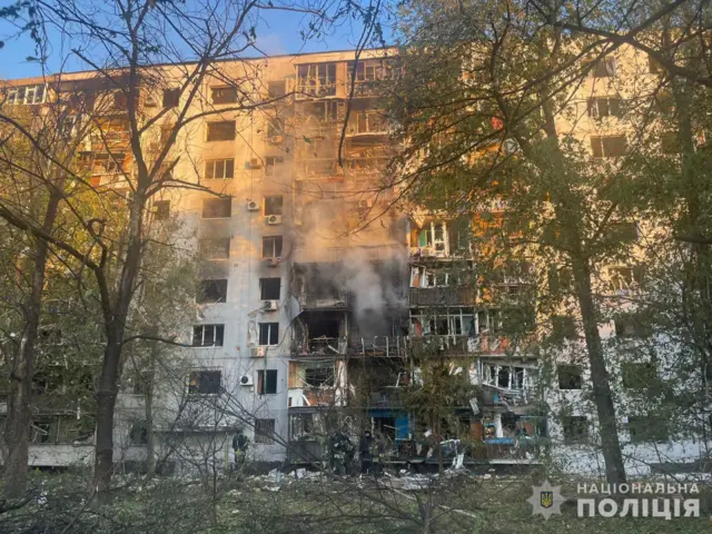 Полиция опубликовала фото пострадавший при обстреле девятиэтажки в Запорожье