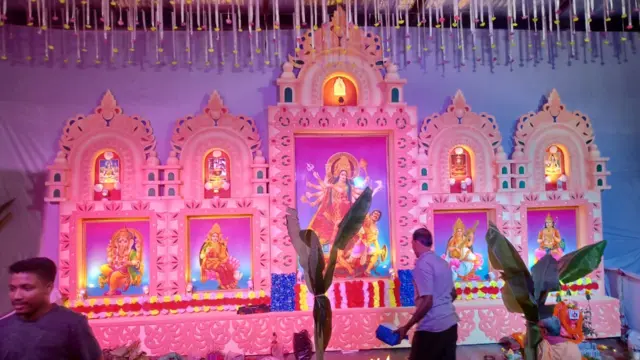 দুর্গাপূজা ঘিরে সারাদেশে যথাযথ নিরাপত্তা ব্যবস্থা নেওয়ার কথা বলেছে সরকার।