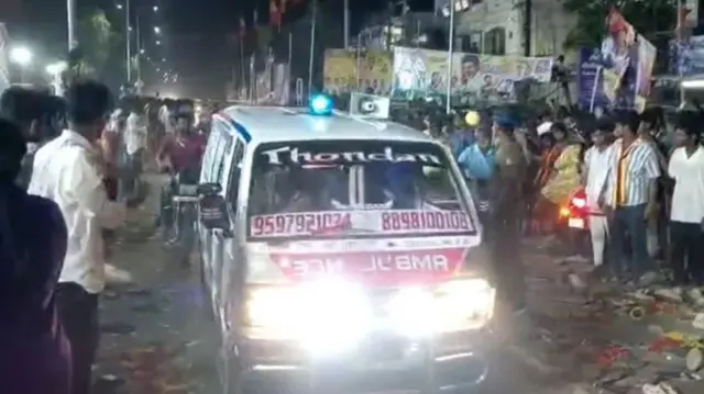 Foto dị n'ịntanetị gosiri akpụkpọ ụkwụ na bọọtụl mmiri gbasasịrị n'okporoụzọ ebe ahụ ihe ahụ mere