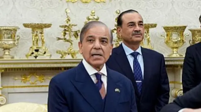 शहबाज़ शरीफ़ और आसिम मुनीर