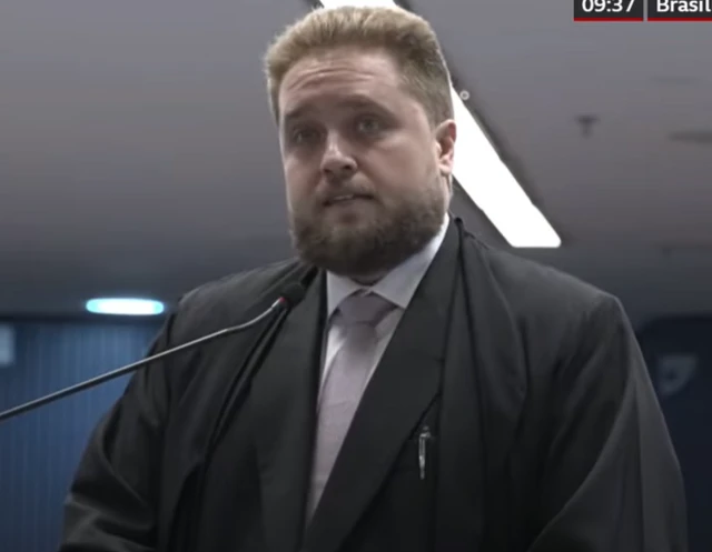 O advogado Matheus Milanez