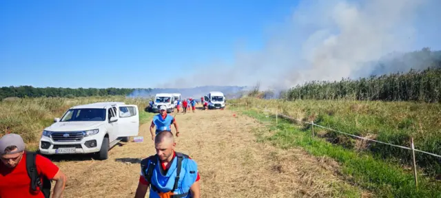 дорога в Черниговской области, вдали дым после удара