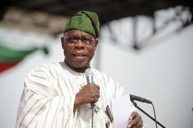Obasanjo sanye da koriyar hula