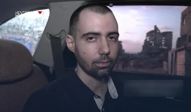 A hụrụ Guy Gilboa-Dalal n'onyonyo ndị Hamas wepụtara sị n'ebe ọ nọ bụ na Gaza