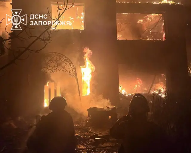Спасатели опубликовали фото сгоревшего в результате атаки дома