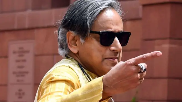 शशि थरूर