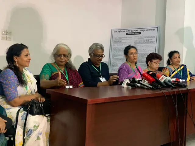 ডাকসু নির্বাচন নিয়ে সংবাদ সম্মেলন করছে বিশ্ববিদ্যালয় শিক্ষক নেটওয়ার্কের পর্যবেক্ষক দল