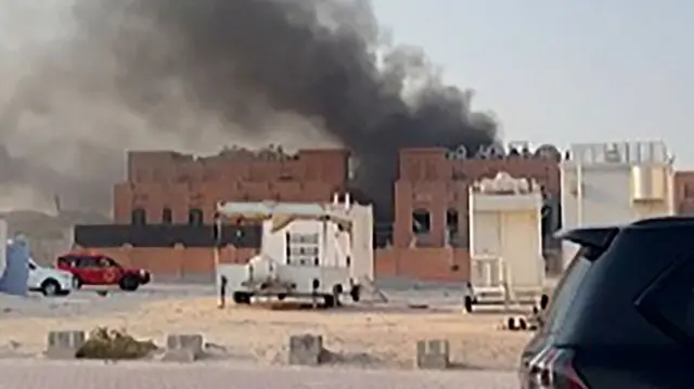 مشهد للدخان المتصاعد في الدوحة بعد الضربات الإسرائيلية في 9 سبتمبر/أيلول