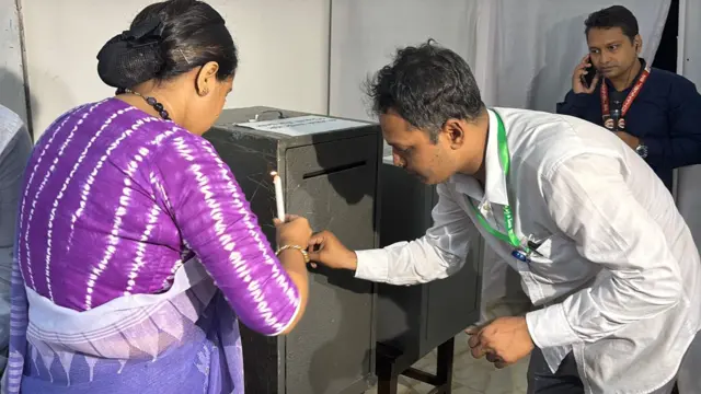 ভোট শুরুর প্রস্তুতি