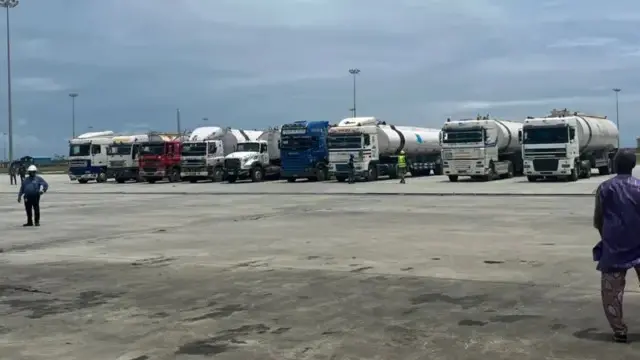 Wasu motocin dakon mai a tsaye