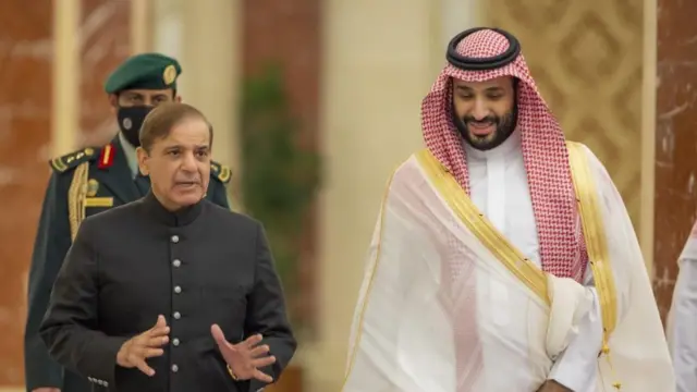 शहबाज़ शरीफ़ और मोहम्मद बिन सलमान
