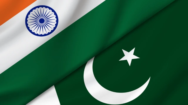 भारत और पाकिस्तान के झंडे