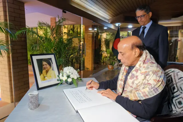 শোকবার্তা লিখছেন ভারতের প্রতিরক্ষামন্ত্রী রাজনাথ সিং
