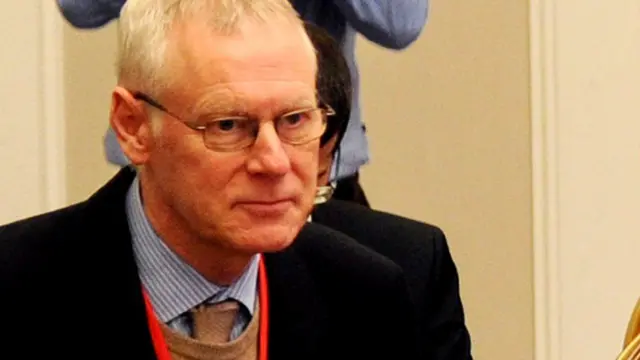 سایمن لورنس گس، سفیر پیشین بریتانیا