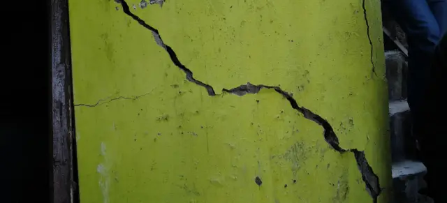 घरों में दरार