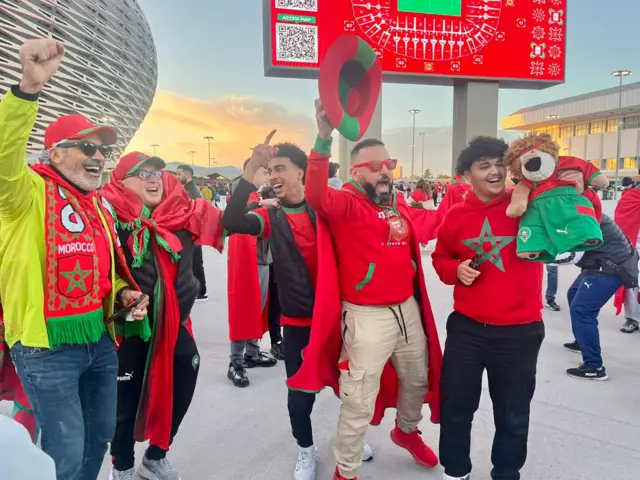 Dem wia dia national colours of red abd green star wit blaxck winter jackets