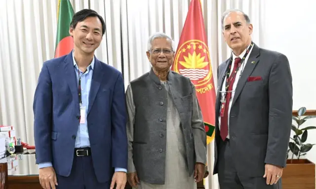 প্রধান উপদেষ্টা মুহাম্মদ ইউনূসের সঙ্গে মঙ্গলবার রাতে যমুনায় দেখা করেন সাবেক মার্কিন ভারপ্রাপ্ত আন্ডার সেক্রেটারি অ্যালবার্ট গম্বিস এবং অ্যাম্বাসেডর-অ্যাট-লার্জ মর্স ট্যান