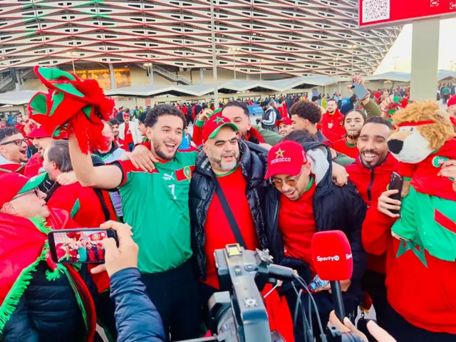 Dem wia dia national colours of red abd green star wit blaxck winter jackets