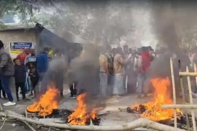 दिनाजपुर जिले के चाकुलिया के बीडीओ कार्यालय में हंगामा