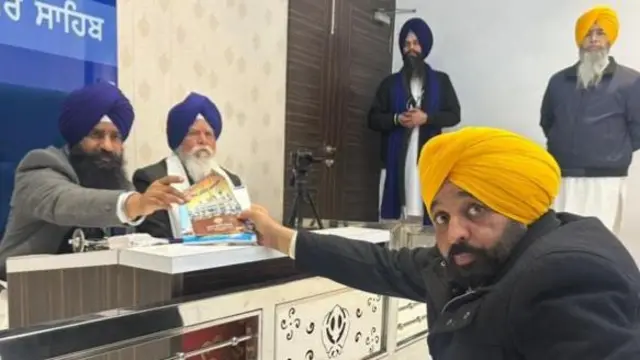 अकाल तख़्त के सामने भगवंत मान