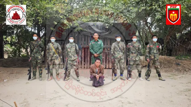 မြင်းခြံခရိုင်အမှတ် ၃ တပ်ရင်းရဲ့ တပ်ဖွဲ့ဝင်တွေနဲ့ မြင်းခြံပြည်သူ့စစ် ဒုခေါင်းဆောင် ဦးစိန်လွင်