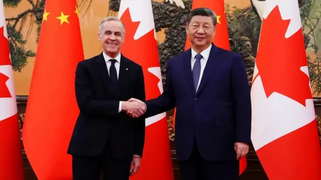 Onyeisiala Jinping na Mark Carney na-ekwe n'aka dịka ha nwere mkparịtaụka na Beijing, isiobodo Chaịna