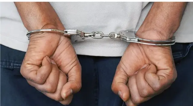 Handcuff