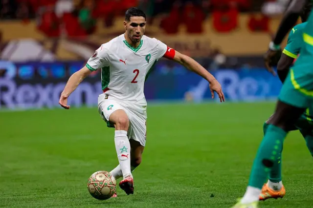 Achraf Hakimi a kan kwallo