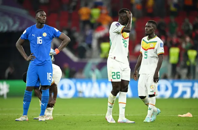 Pape Gueye et Idrissa Gueye (en blanc)