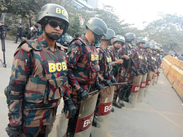 নির্বাচন কমিশন ভবনের সামনে বিজিবি