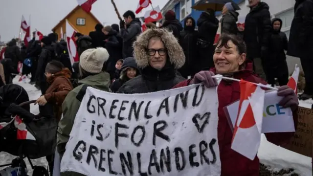 Ndị obodo Greenland na-eme ngagharịiwe megide atụmatụ mba Amerịka ji chọọ inwere ha.