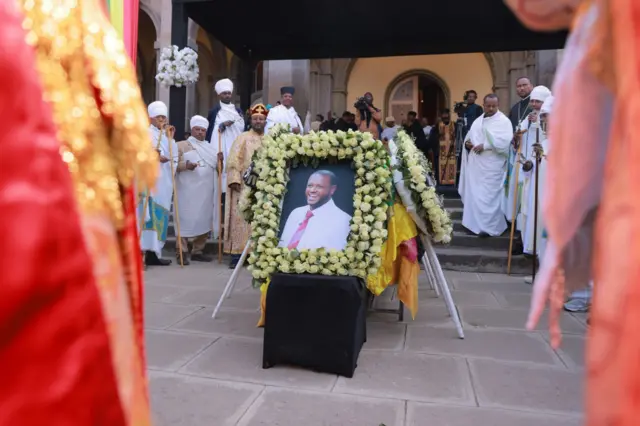 Sirna gaggeessaa Artist Natsaannat Warqinaa