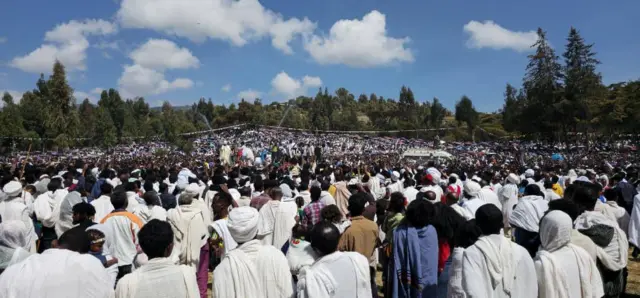 ከተማ ማይጨው ዝካየድ ስርዓት ጥምቀት ካብ ካልኦት ከባብታት ትግራይ ብዝደመቐ ስለዝፍፀም፤ ብዙሓት ሰባት ካብ ዝተፈላለዩ ከባብታት እቲ ክልል ናብታ ከተማ ይኸዱ።
