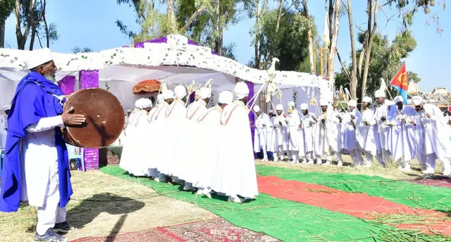 ካህናት ኣብ ሽብሻቦ