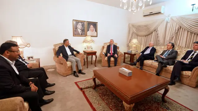 গুলশানে বিএনপি চেয়ারম্যানের কার্যালয়ে এই বৈঠক অনুষ্ঠিত হয়।