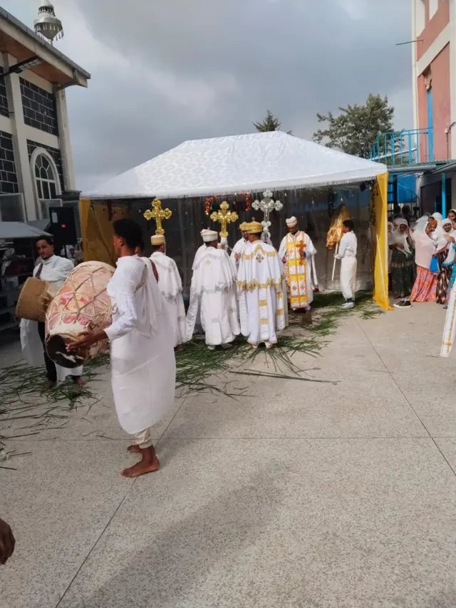 ኣብ ኬንያ ዝነብሩ ብኣሽሓት ዝግመቱ ኤርትራውያን ኣብታ ኣብ ናይሮቢ እትርከብ ቤተክርስትያን ኪዳነምህረት ተረኺቦም