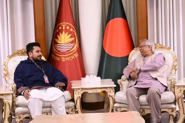 প্রধান উপদেষ্টা অধ্যাপক মুহাম্মদ ইউনূস ও জাতীয় নাগরিক পার্টির আহ্বায়ক নাহিদ ইসলাম