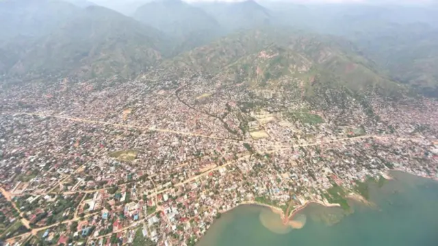 Mtazamo wa angani wa jiji la Uvira