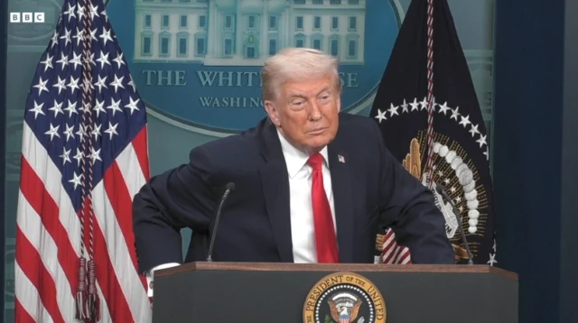 Pirezidant Doonaald Tiraamp