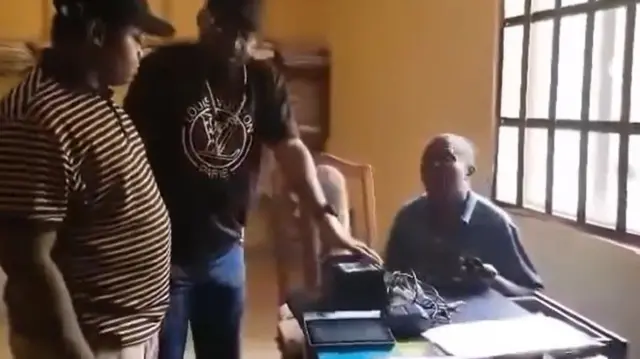 Ka ọ dị ugbua nwoke ahụ nọ na-aka ndị uweojii na-ahụ maka nnyocha mpụ dịka ewetara akụrụngwa ahụ eji eme ndebanye aha