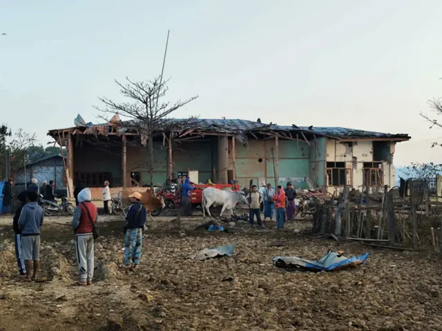 ဇန်နဝါရီ ၂၁ ရက်၊ ည ၁၁ နာရီမှာ လေကြောင်းတိုက်ခိုက်ခံခဲ့ရတဲ့ စစ်ကိုင်းတိုင်း၊ အင်းတော်မြို့နယ်၊ မော်လူးမြို့က မာန်ဟဲရွာထိပ်အခြေအနေ